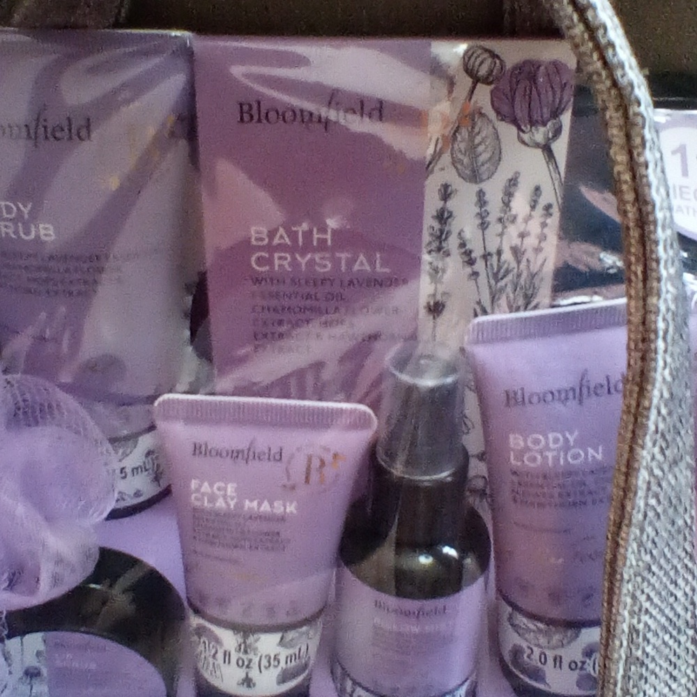 Bloomfield Bath Set - Picture 4 of 9